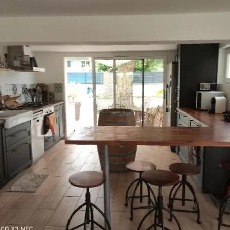 Vakantiehuis Maison Climatisee 8 Couchages Avec Piscine A Notee Superhote